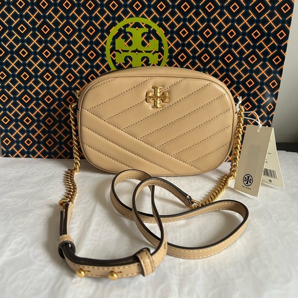 Tory Burch Kira Chevron Quilted Camera Crossbody Bag Desert Dune Gold Tan - Picture 1 of 15